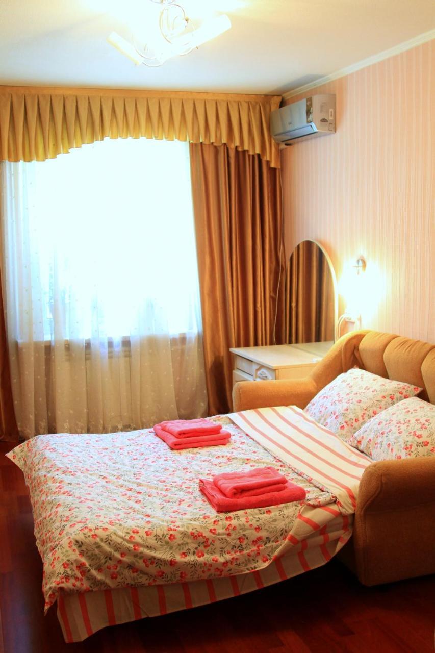 Apartment Near Metro Akademgorodok Kiev Esterno foto