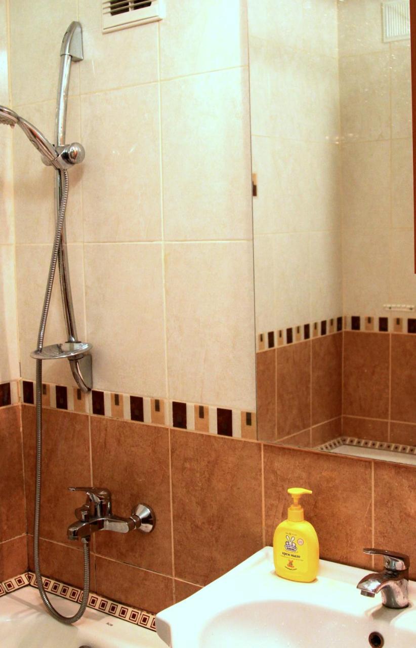 Apartment Near Metro Akademgorodok Kiev Esterno foto