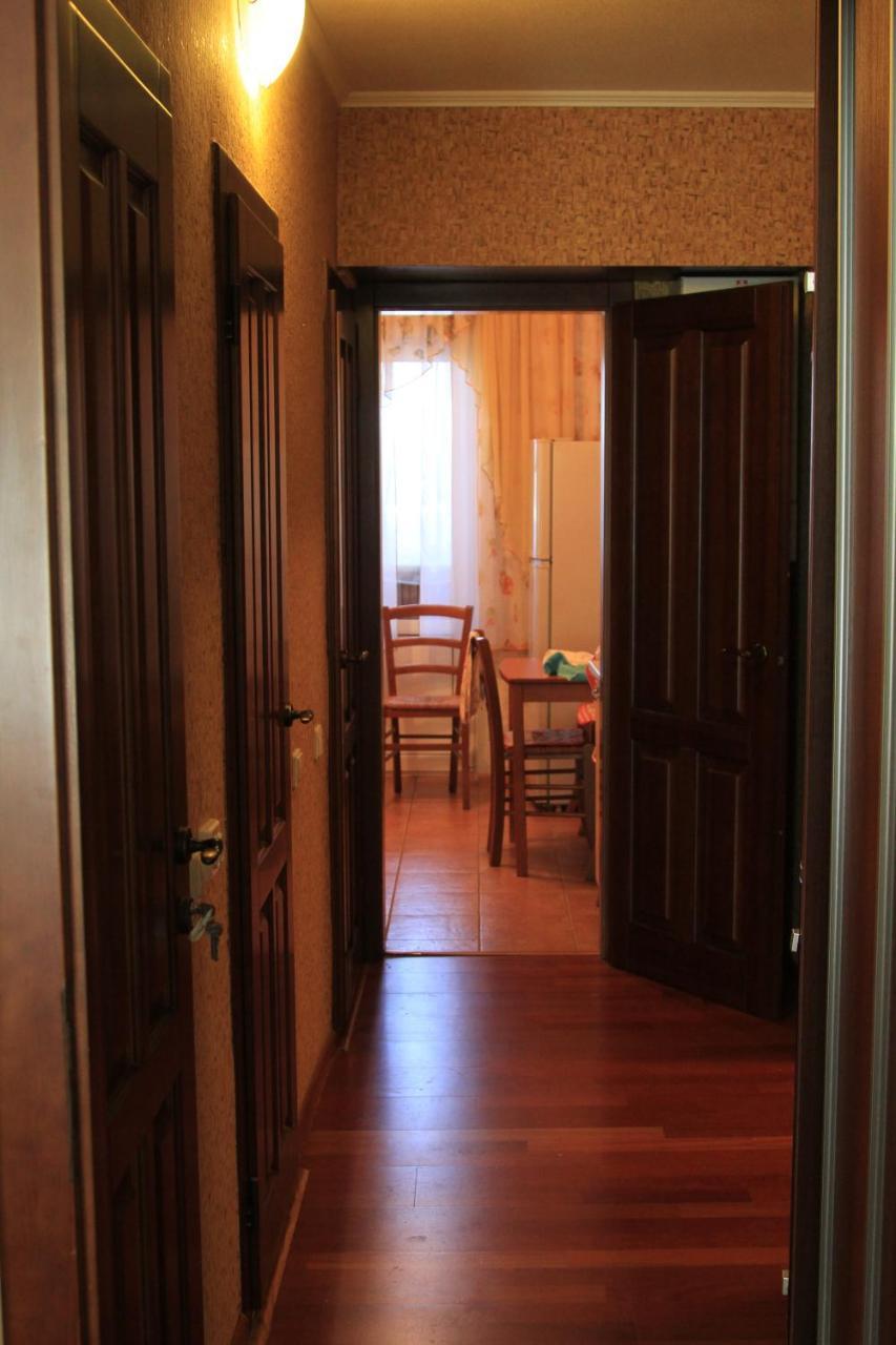 Apartment Near Metro Akademgorodok Kiev Esterno foto