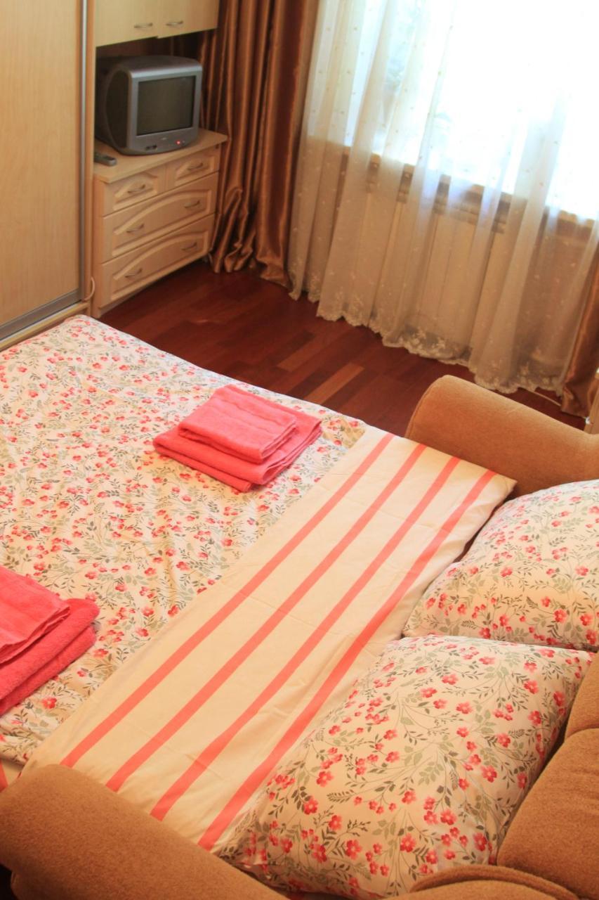 Apartment Near Metro Akademgorodok Kiev Esterno foto