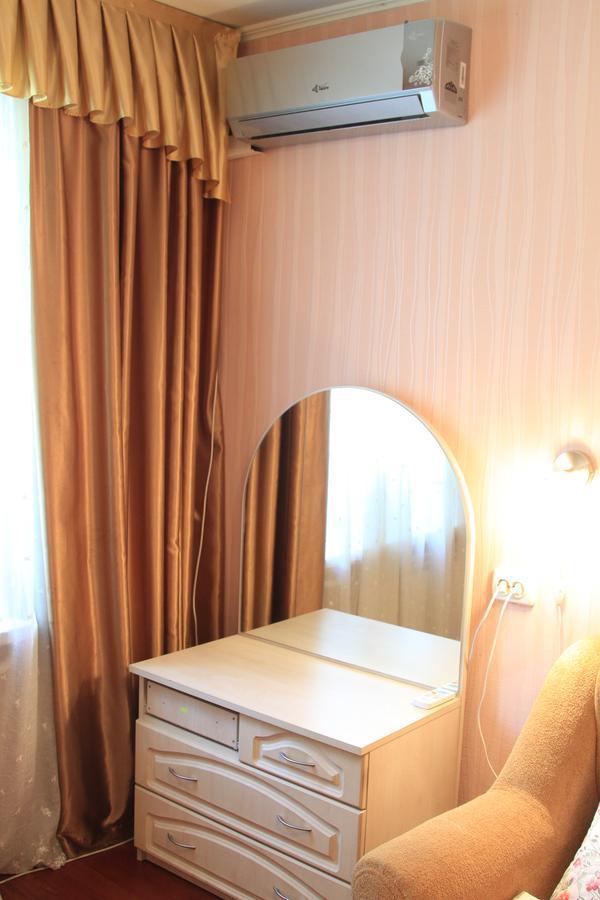 Apartment Near Metro Akademgorodok Kiev Esterno foto