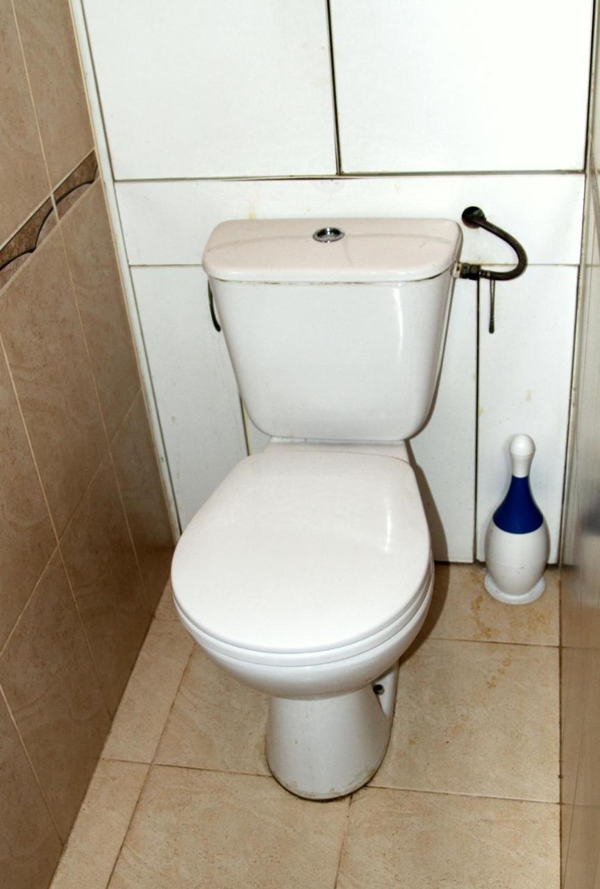Apartment Near Metro Akademgorodok Kiev Esterno foto