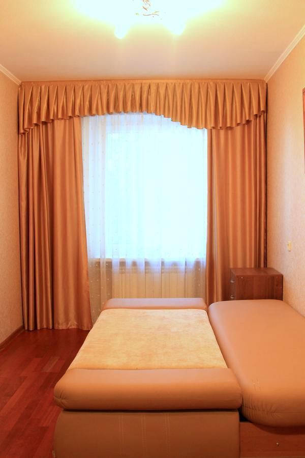 Apartment Near Metro Akademgorodok Kiev Esterno foto