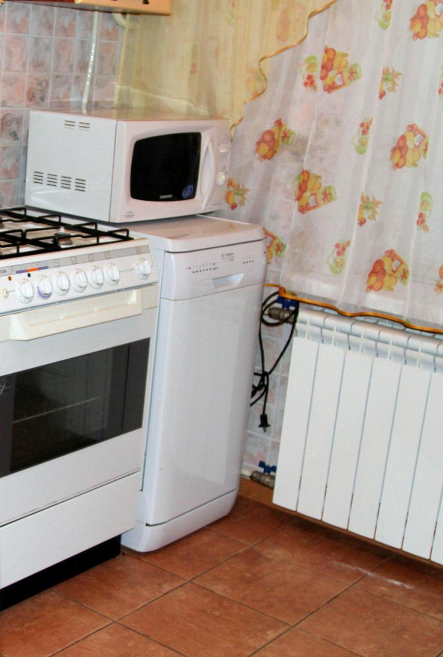 Apartment Near Metro Akademgorodok Kiev Esterno foto